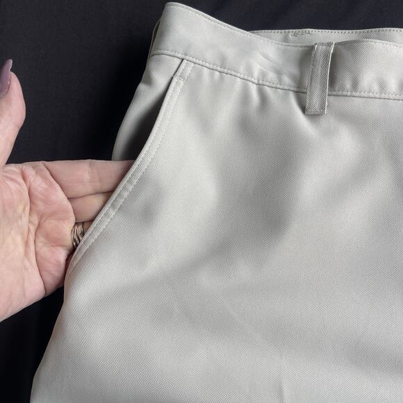 PGA Tour Mens Golf Shorts Size 34 Beige Athleisure Activewear Casual Chino - Picture 3 of 9